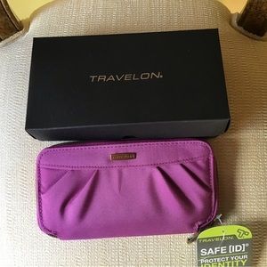 Travelon RFID Blocking Phone Clutch Wallet Brand New